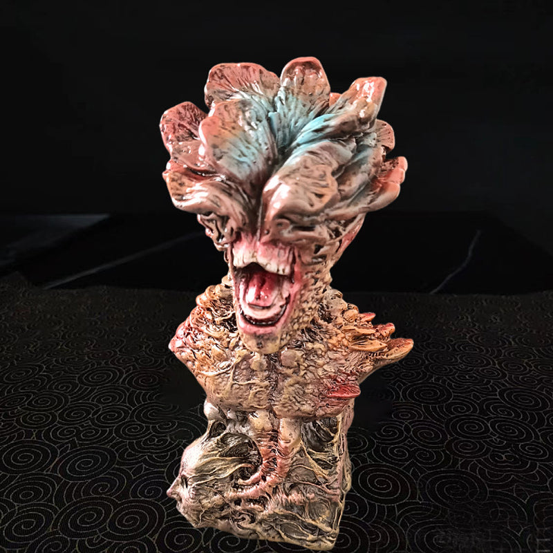 Post-Apocalyptic "The Howler" Infected Zombie Resin Statue – Outdoor Garden Decor